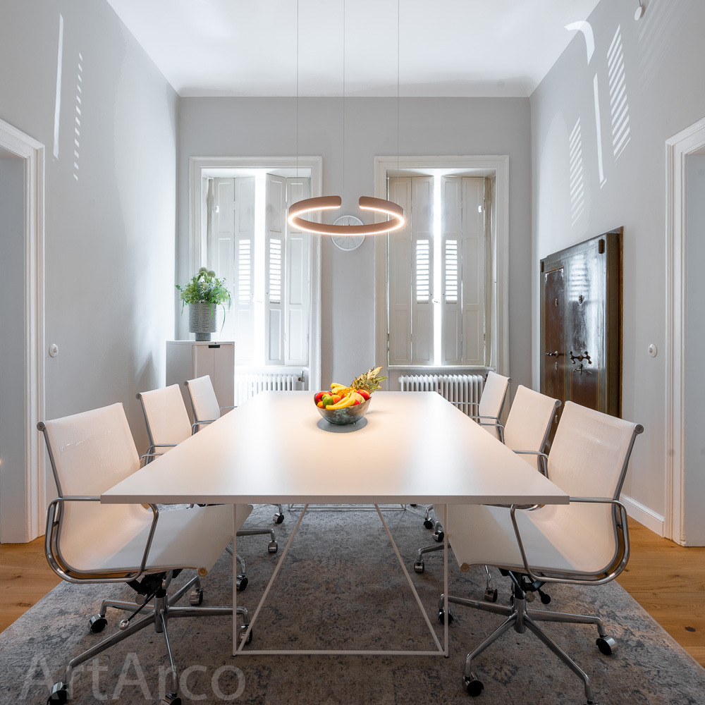 Raum Meet für Besprechungen mit bis zu 8 Personen bei W2G Offices